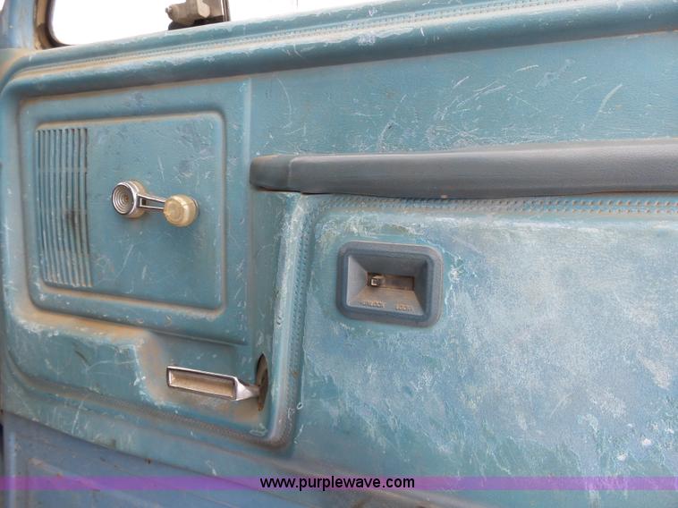 image for item L3661 1980 Ford F700 dump truck