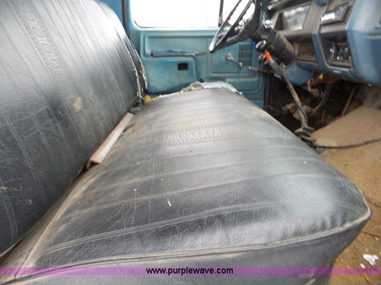 image for item L3661 1980 Ford F700 dump truck