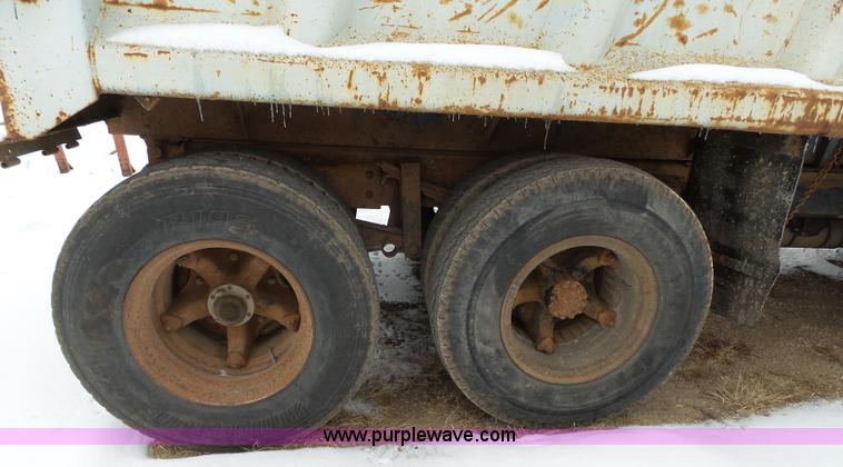 image for item L3661 1980 Ford F700 dump truck