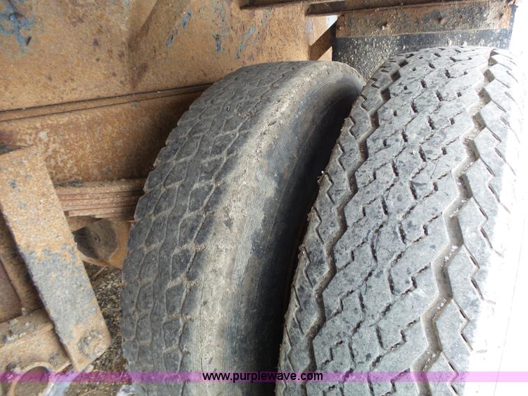 image for item L3661 1980 Ford F700 dump truck