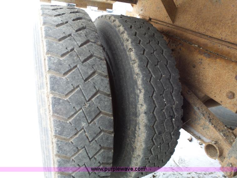 image for item L3661 1980 Ford F700 dump truck