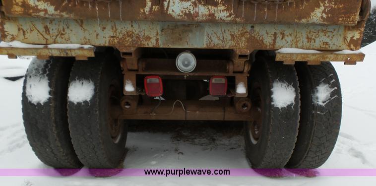 image for item L3661 1980 Ford F700 dump truck