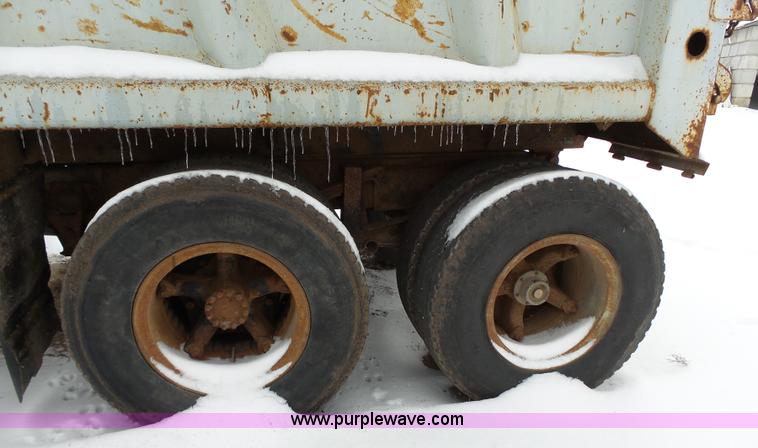 image for item L3661 1980 Ford F700 dump truck