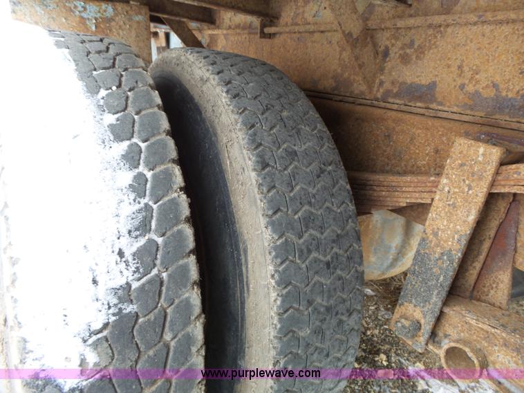 image for item L3661 1980 Ford F700 dump truck