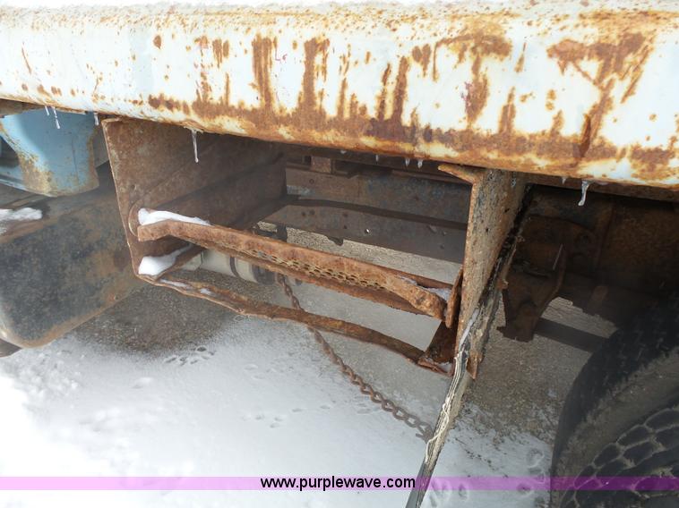 image for item L3661 1980 Ford F700 dump truck