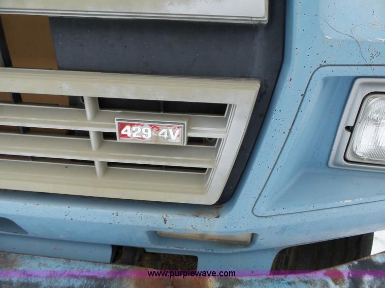 image for item L3661 1980 Ford F700 dump truck