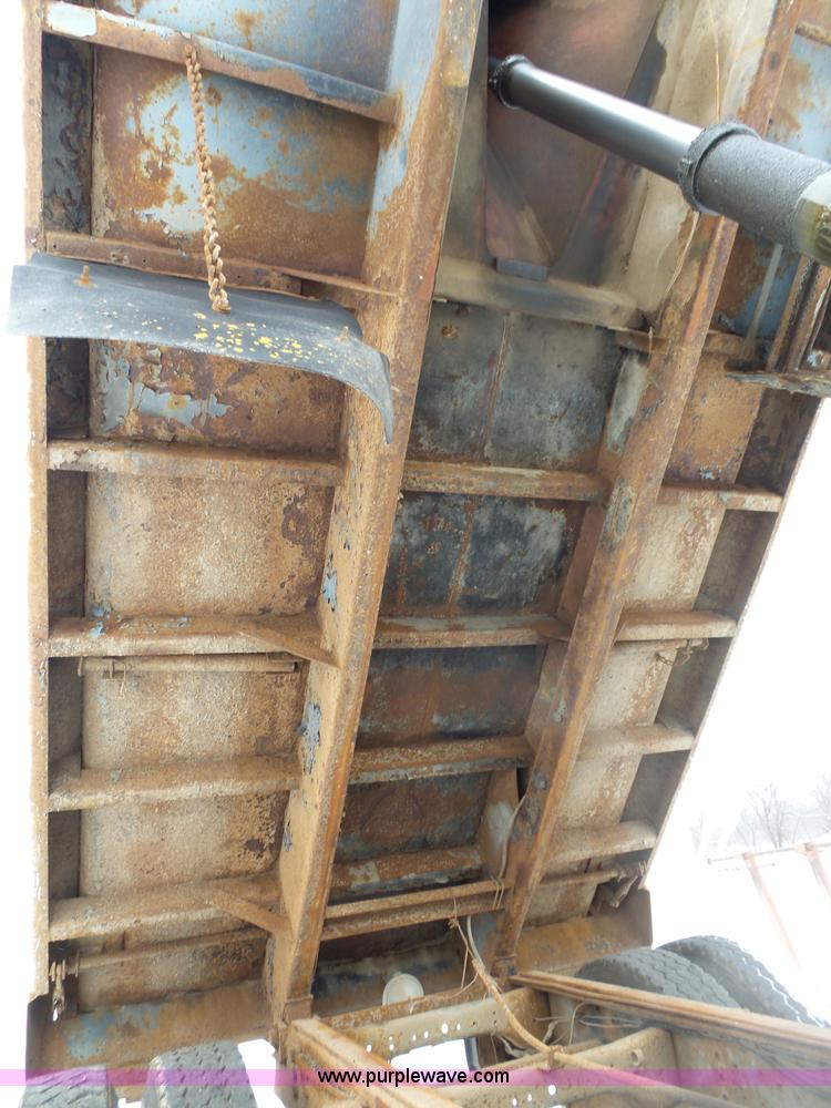 image for item L3661 1980 Ford F700 dump truck