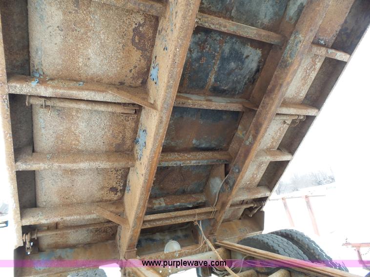 image for item L3661 1980 Ford F700 dump truck