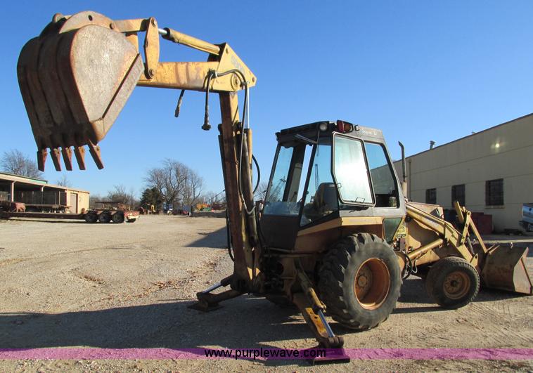 image for item L5383 1982 Case 580D backhoe