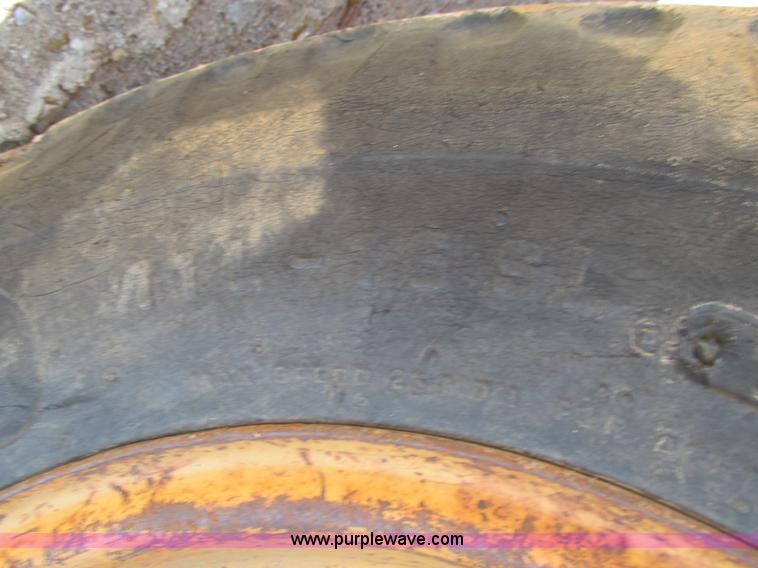 image for item L5383 1982 Case 580D backhoe