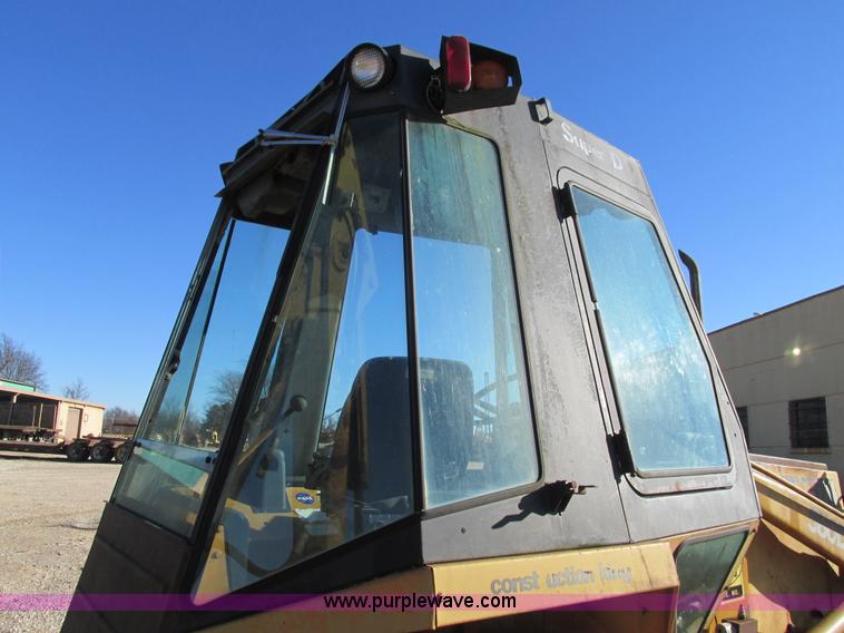 image for item L5383 1982 Case 580D backhoe