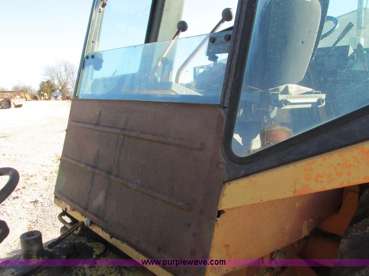 image for item L5383 1982 Case 580D backhoe