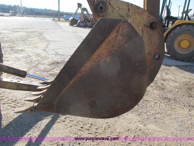 image for item L5383 1982 Case 580D backhoe