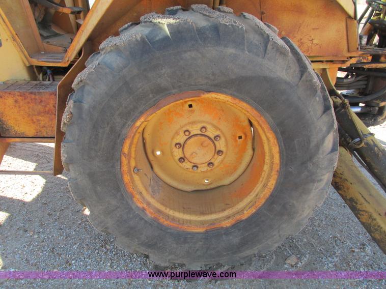 image for item L5383 1982 Case 580D backhoe