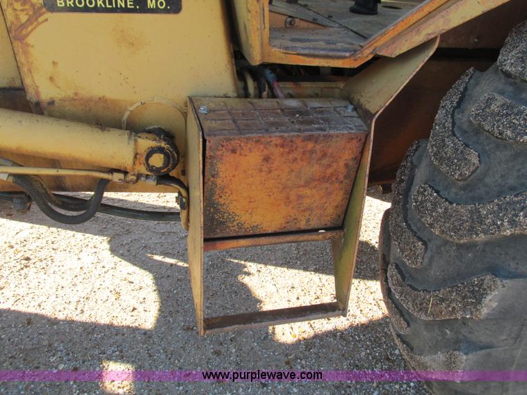 image for item L5383 1982 Case 580D backhoe