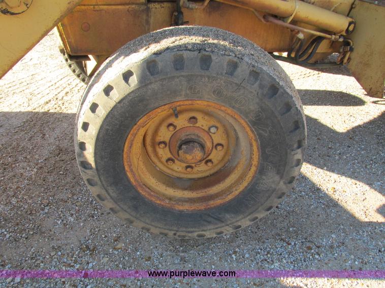 image for item L5383 1982 Case 580D backhoe