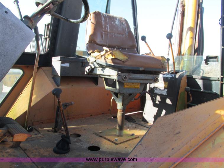 image for item L5383 1982 Case 580D backhoe