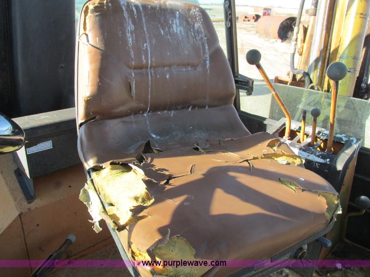 image for item L5383 1982 Case 580D backhoe