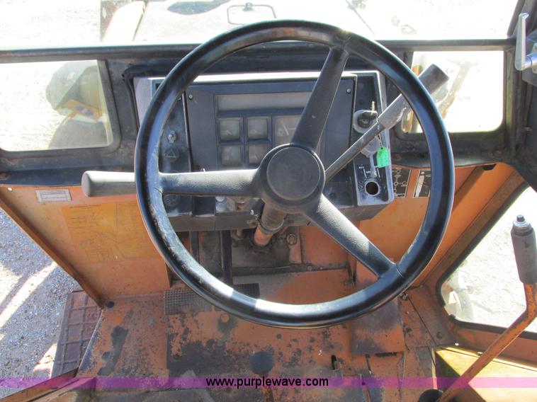 image for item L5383 1982 Case 580D backhoe