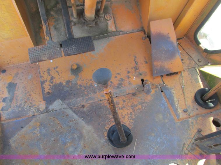 image for item L5383 1982 Case 580D backhoe