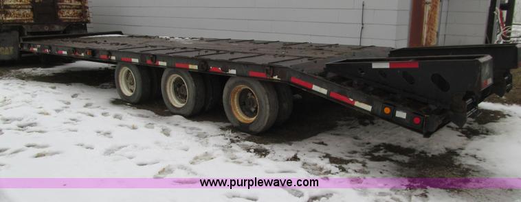 image for item L5505 2004 XL Specialized XL50T equipment trailer