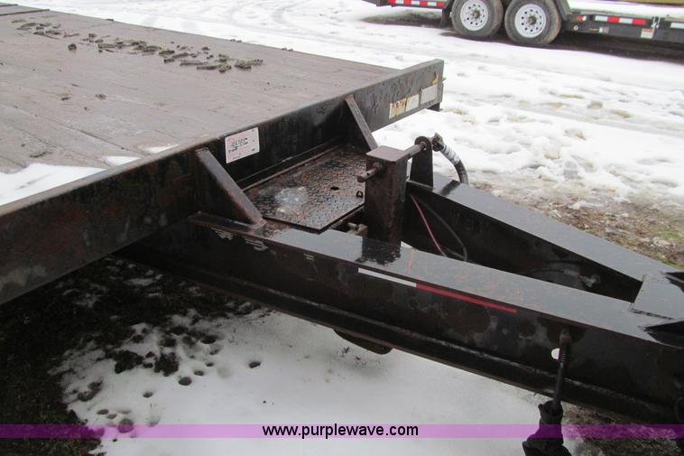 image for item L5505 2004 XL Specialized XL50T equipment trailer