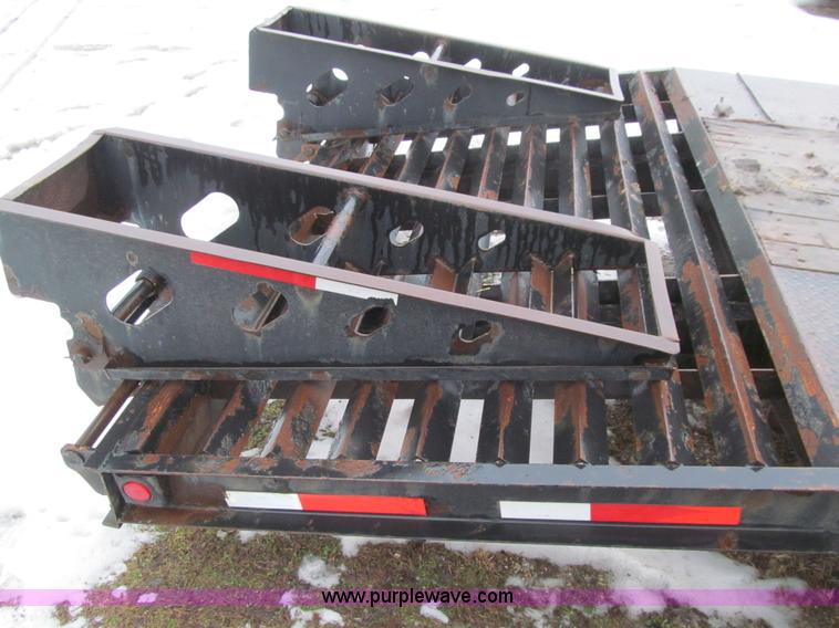 image for item L5505 2004 XL Specialized XL50T equipment trailer