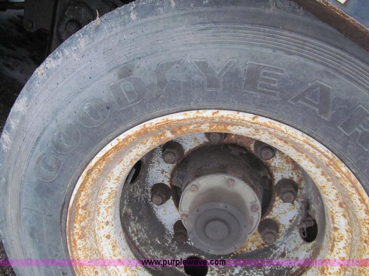 image for item L5505 2004 XL Specialized XL50T equipment trailer