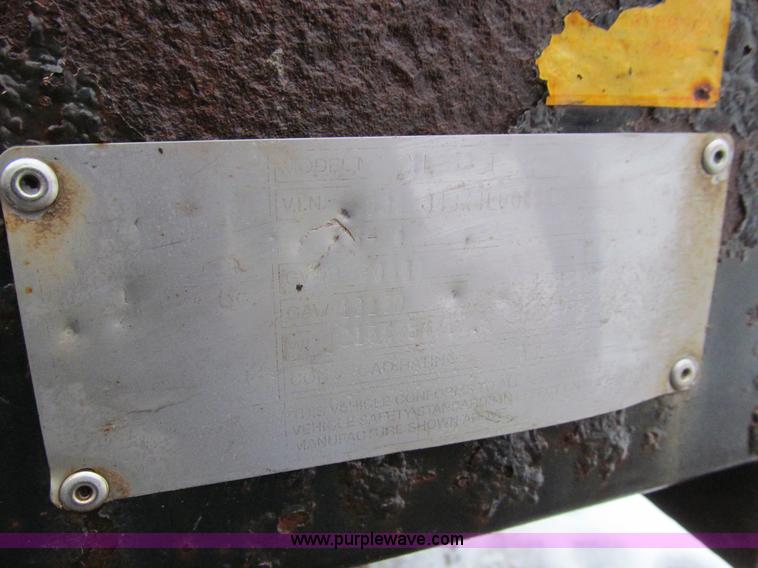 image for item L5505 2004 XL Specialized XL50T equipment trailer