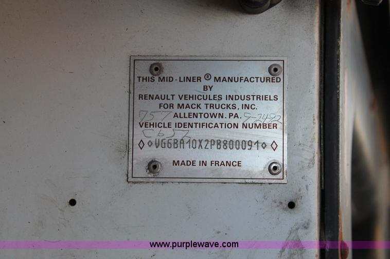 image for item L6755 1993 Mack CS300T digger derrick truck