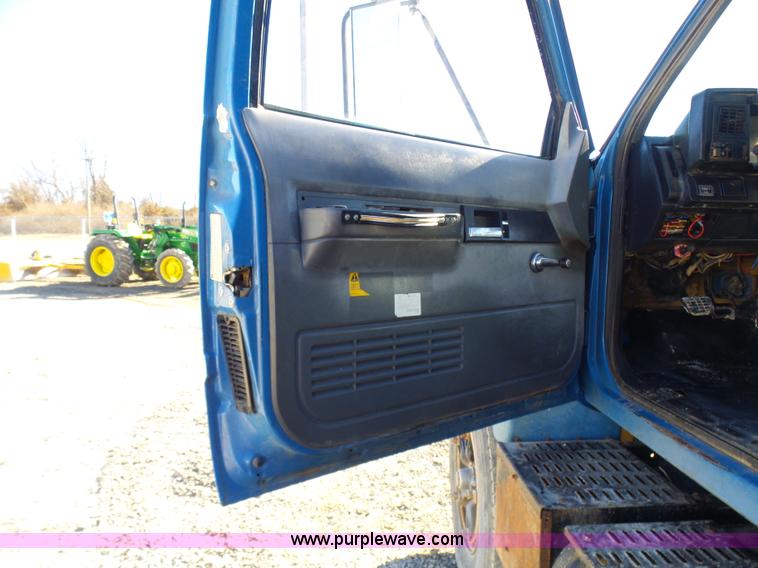 image for item N9355 1994 Chevrolet Kodiak dump truck