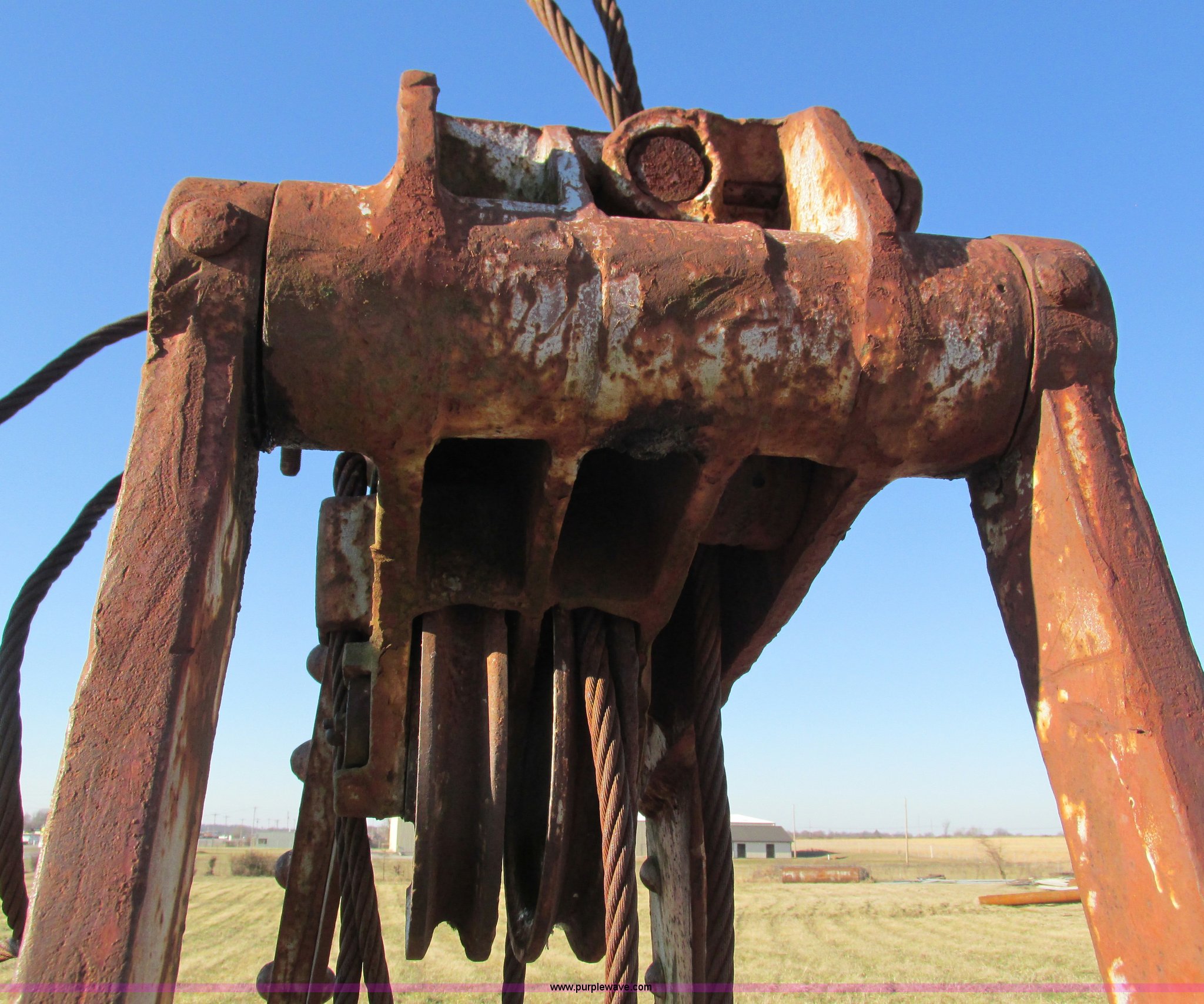 Clamshell bucket in Brookline Station, MO Item BG9167 sold Purple Wave
