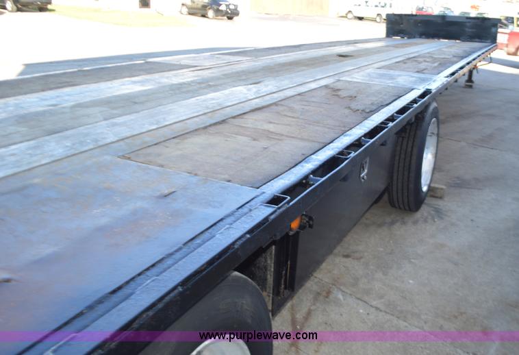 image for item I2751 1993 Trail King drop deck trailer