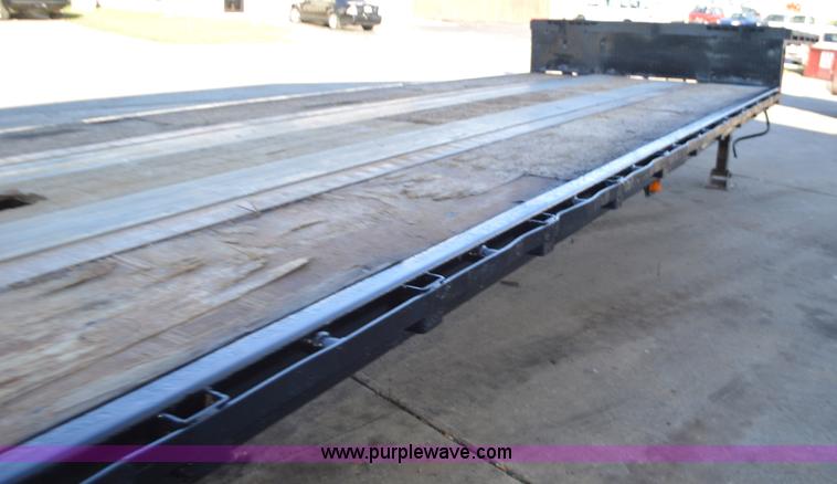 image for item I2751 1993 Trail King drop deck trailer