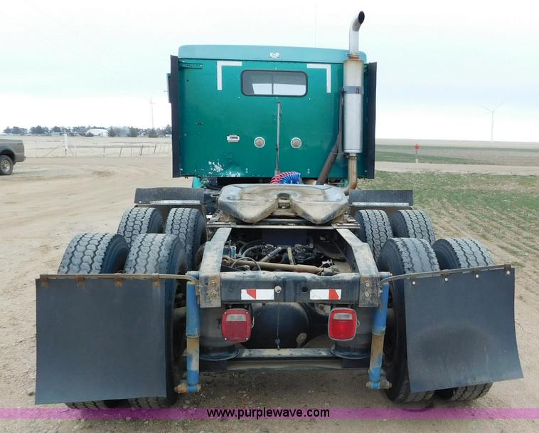 image for item J6830 1999 International 9200 semi truck