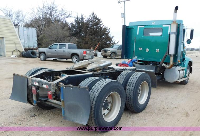 image for item J6830 1999 International 9200 semi truck