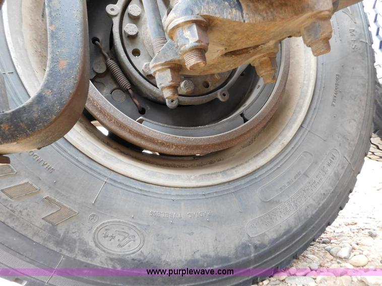 image for item J6830 1999 International 9200 semi truck