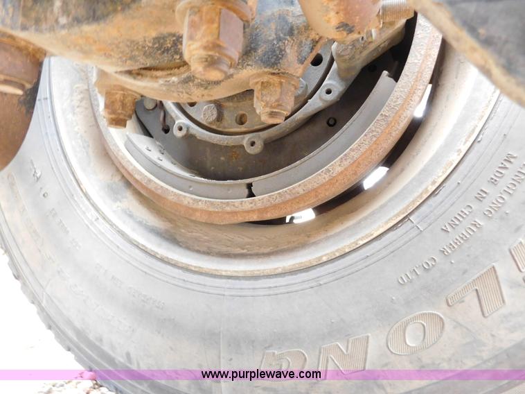 image for item J6830 1999 International 9200 semi truck