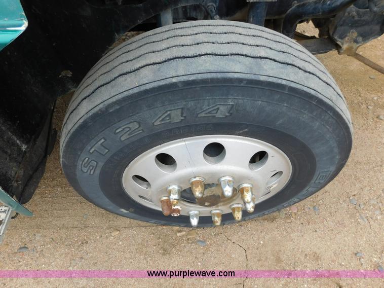 image for item J6830 1999 International 9200 semi truck