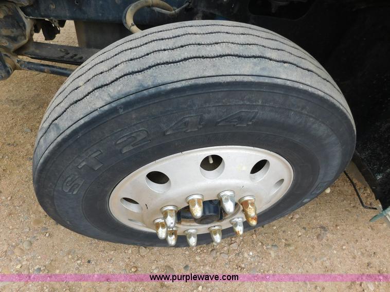 image for item J6830 1999 International 9200 semi truck