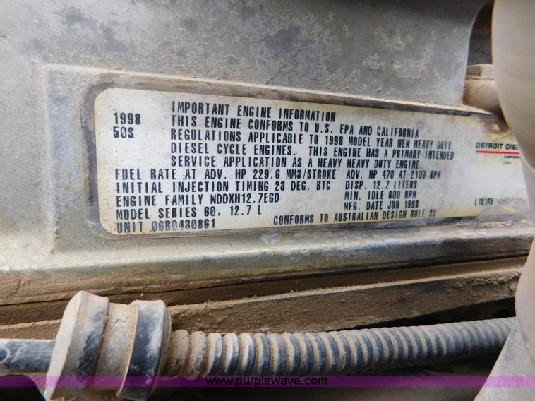 image for item J6830 1999 International 9200 semi truck