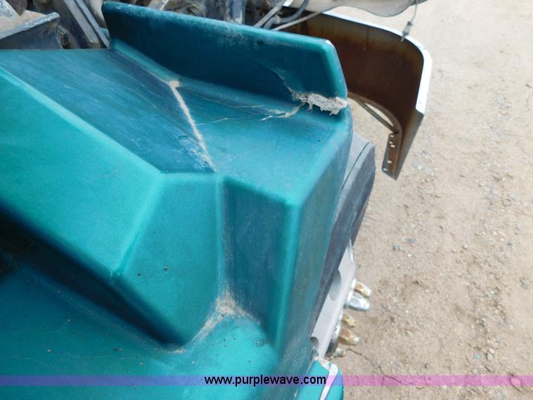 image for item J6830 1999 International 9200 semi truck