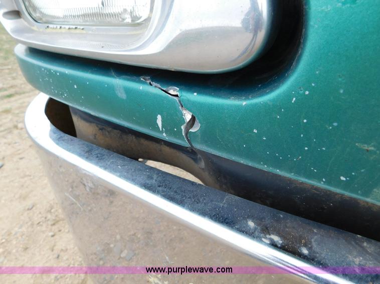 image for item J6830 1999 International 9200 semi truck