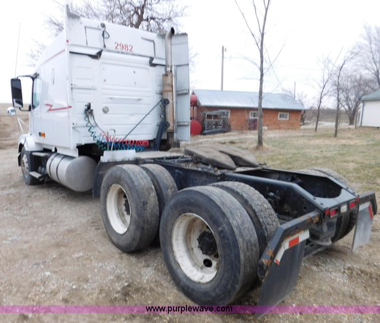 image for item J7386 2007 Volvo VNL 630 10th Anniversary Series semi truck