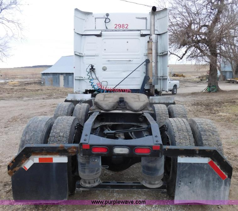 image for item J7386 2007 Volvo VNL 630 10th Anniversary Series semi truck