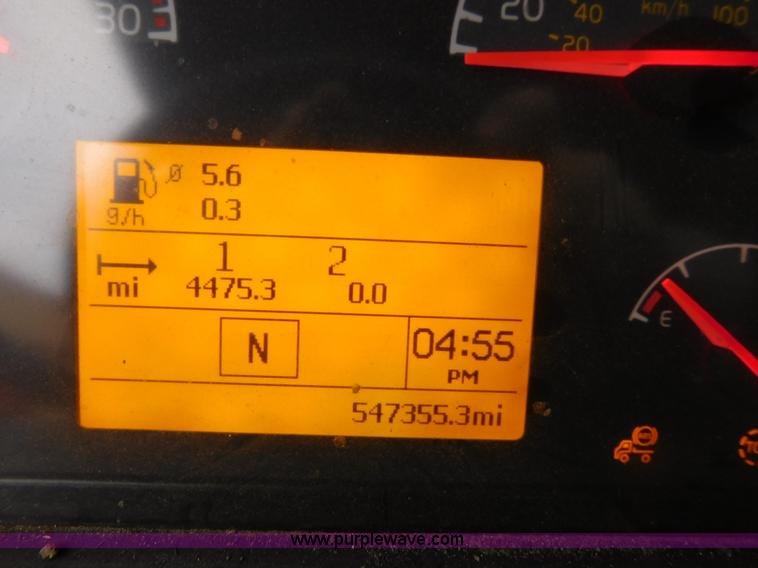 image for item J7386 2007 Volvo VNL 630 10th Anniversary Series semi truck