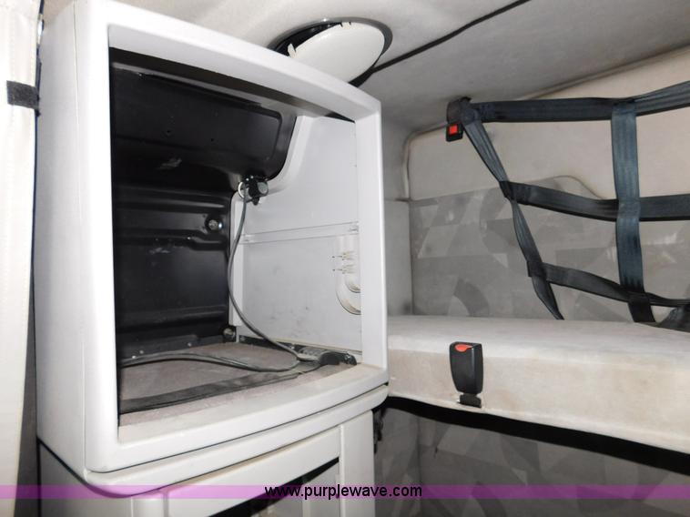 image for item J7386 2007 Volvo VNL 630 10th Anniversary Series semi truck