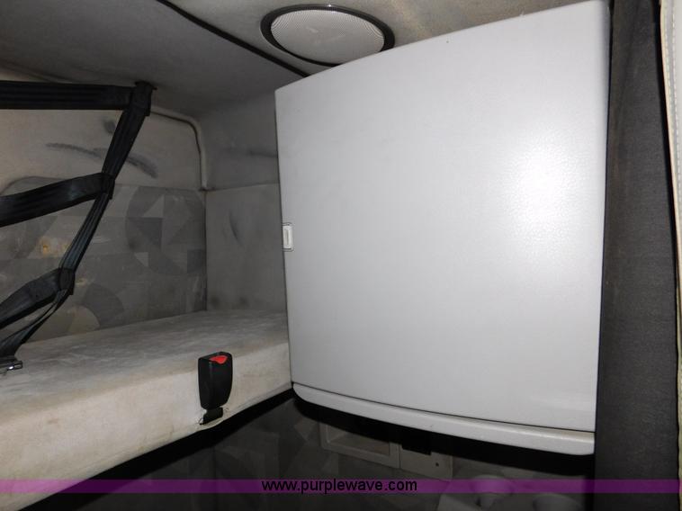 image for item J7386 2007 Volvo VNL 630 10th Anniversary Series semi truck