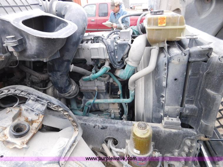 image for item J7386 2007 Volvo VNL 630 10th Anniversary Series semi truck