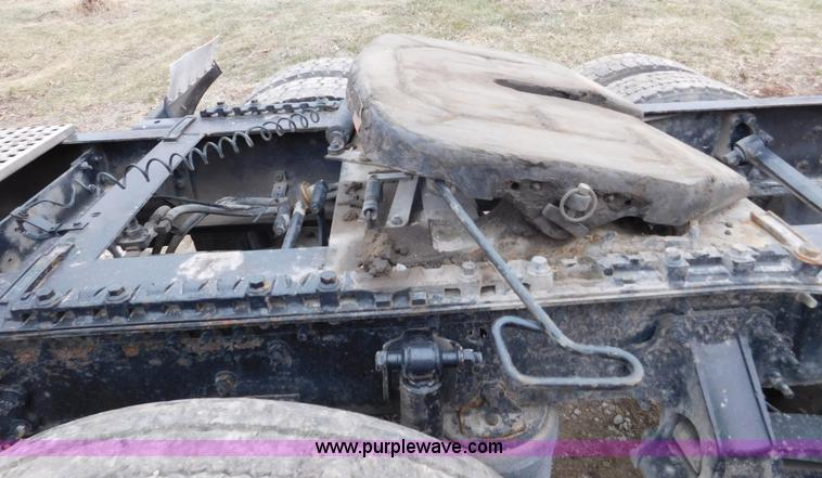 image for item J7386 2007 Volvo VNL 630 10th Anniversary Series semi truck